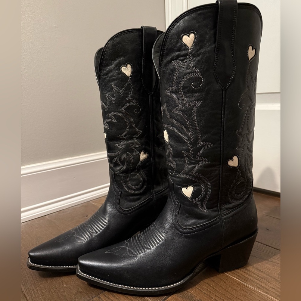 Brand new Tecovas Annie Midnight Hearts